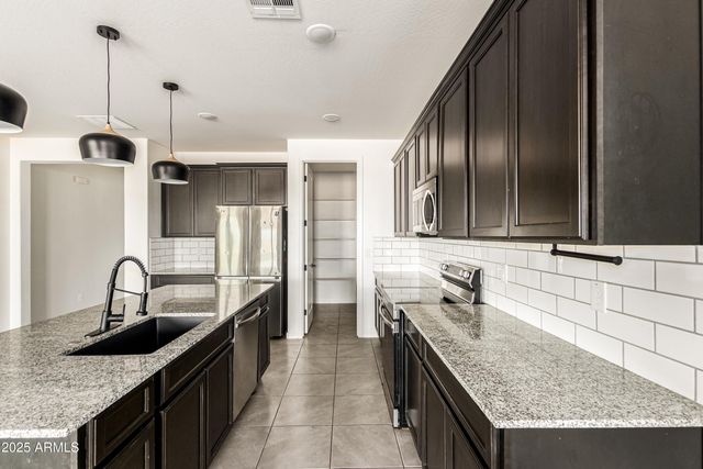 9548 E RAINBOW Avenue, Mesa, AZ 85212