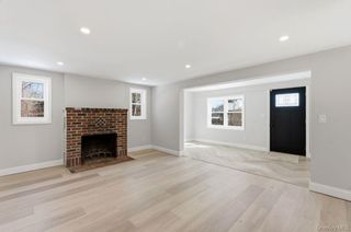 452 Montauk Highway, East Quogue, NY 11942