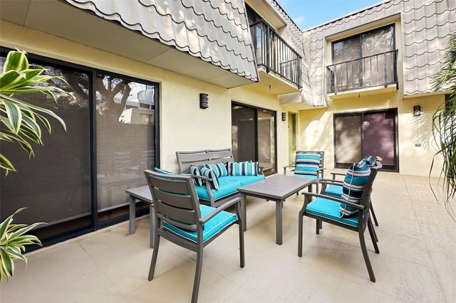 1700 Embassy Drive Apt 504, West Palm Beach, FL 33401