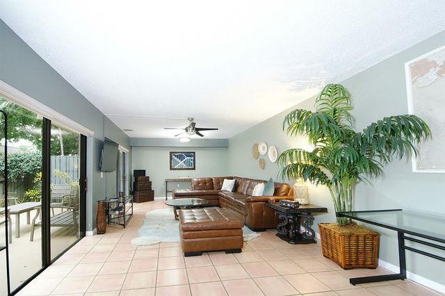 1700 Embassy Drive Apt 504, West Palm Beach, FL 33401
