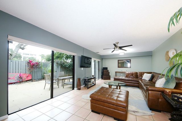 1700 Embassy Drive Apt 504, West Palm Beach, FL 33401