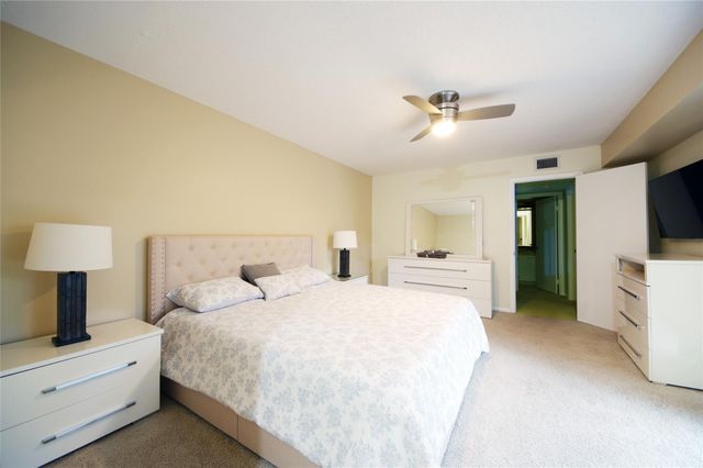 1700 Embassy Drive Apt 504, West Palm Beach, FL 33401