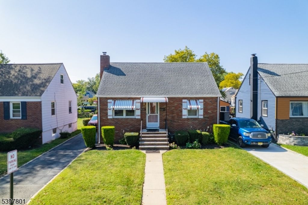 807 Carnegie St, Linden City, NJ 07036