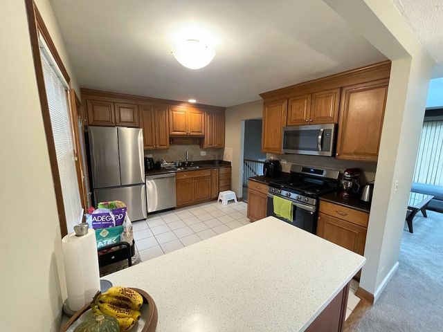 525 Ramblewood Court, Lake Zurich, IL 60047