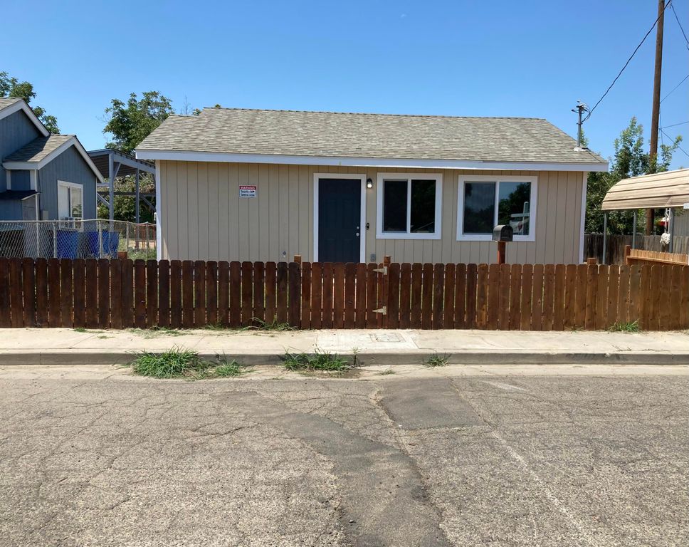 209 S Magnolia Ave Avenue, Farmersville, CA 93223