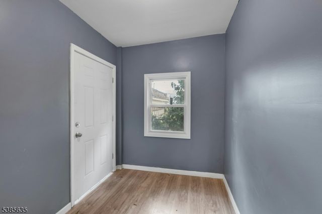 513 Sanford Ave, Newark City, NJ 07106
