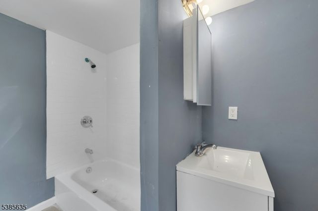 513 Sanford Ave, Newark City, NJ 07106