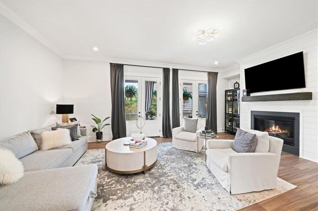 815 Maplewood Drive, Roswell, GA 30075