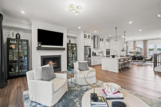 815 Maplewood Drive, Roswell, GA 30075