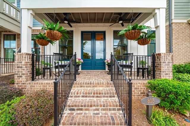 815 Maplewood Drive, Roswell, GA 30075