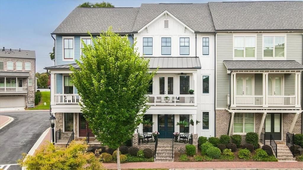 815 Maplewood Drive, Roswell, GA 30075