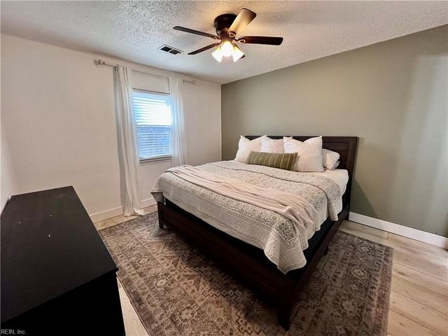 4176 Rainbow DR, Virginia Beach, VA 23456