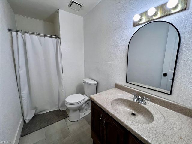 4176 Rainbow DR, Virginia Beach, VA 23456