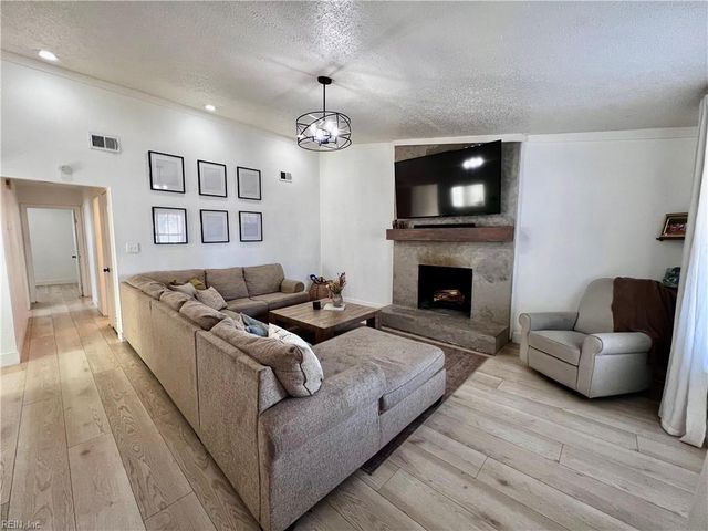 4176 Rainbow DR, Virginia Beach, VA 23456