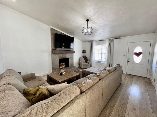 4176 Rainbow DR, Virginia Beach, VA 23456