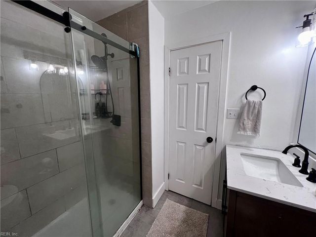 4176 Rainbow DR, Virginia Beach, VA 23456