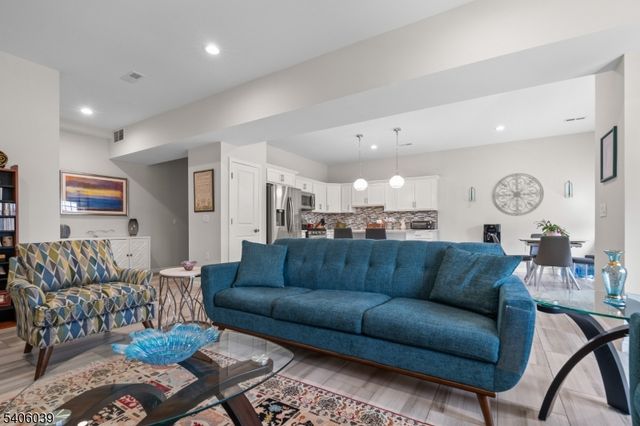 165 Lakeside Rd 8, West Milford Twp., NJ 07421