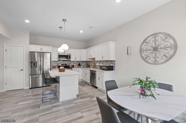 165 Lakeside Rd 8, West Milford Twp., NJ 07421