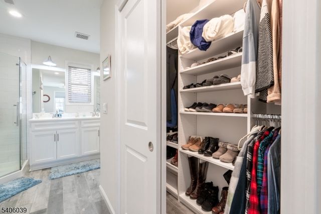 165 Lakeside Rd 8, West Milford Twp., NJ 07421