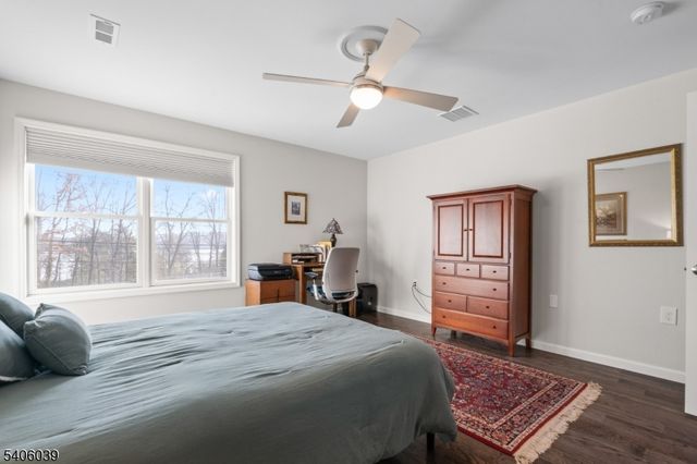 165 Lakeside Rd 8, West Milford Twp., NJ 07421