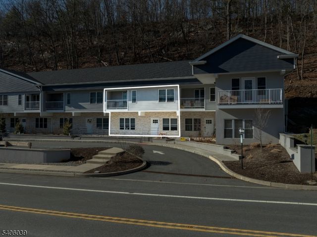 165 Lakeside Rd 8, West Milford Twp., NJ 07421