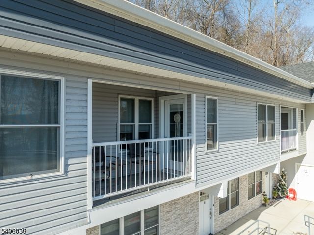 165 Lakeside Rd 8, West Milford Twp., NJ 07421