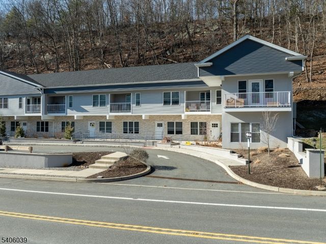 165 Lakeside Rd 8, West Milford Twp., NJ 07421