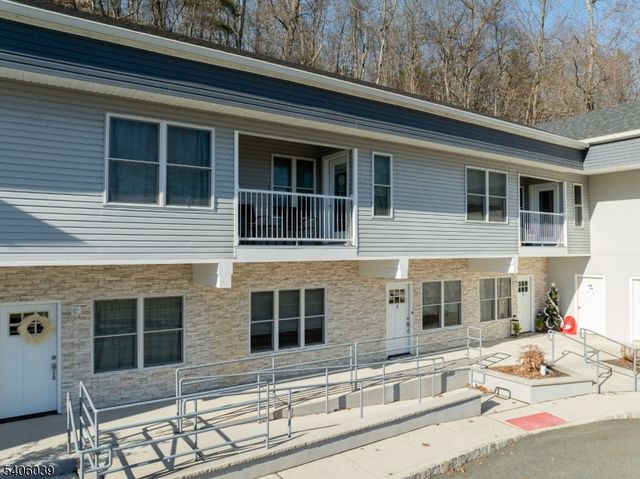 165 Lakeside Rd 8, West Milford Twp., NJ 07421