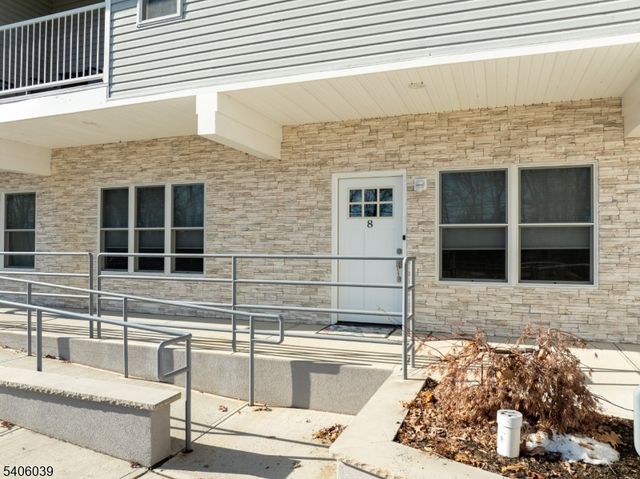 165 Lakeside Rd 8, West Milford Twp., NJ 07421