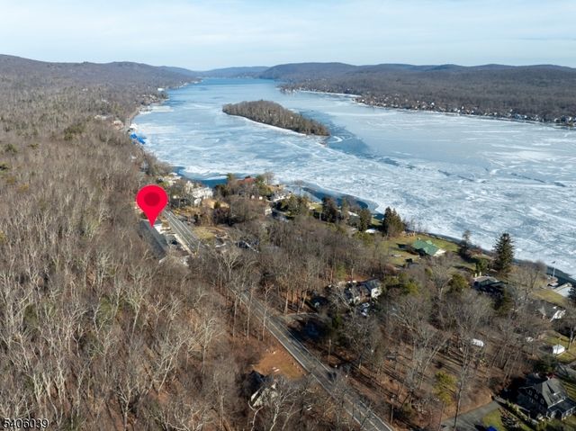 165 Lakeside Rd 8, West Milford Twp., NJ 07421