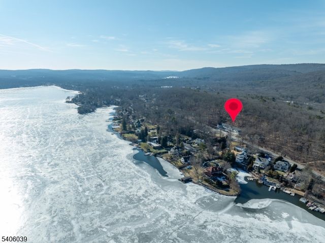165 Lakeside Rd 8, West Milford Twp., NJ 07421