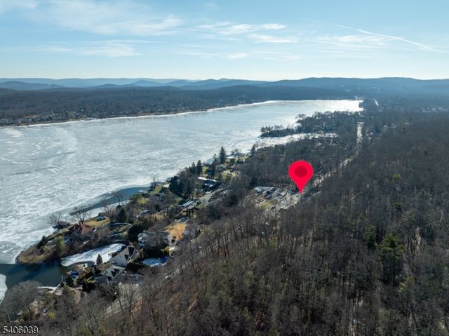 165 Lakeside Rd 8, West Milford Twp., NJ 07421