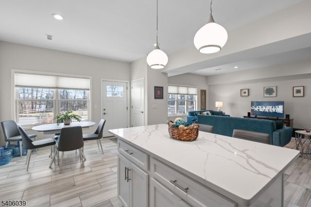 165 Lakeside Rd 8, West Milford Twp., NJ 07421