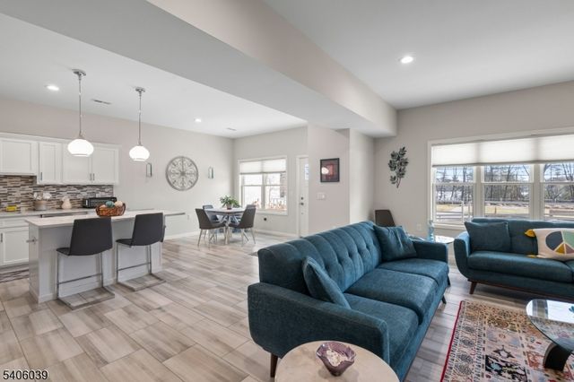 165 Lakeside Rd 8, West Milford Twp., NJ 07421