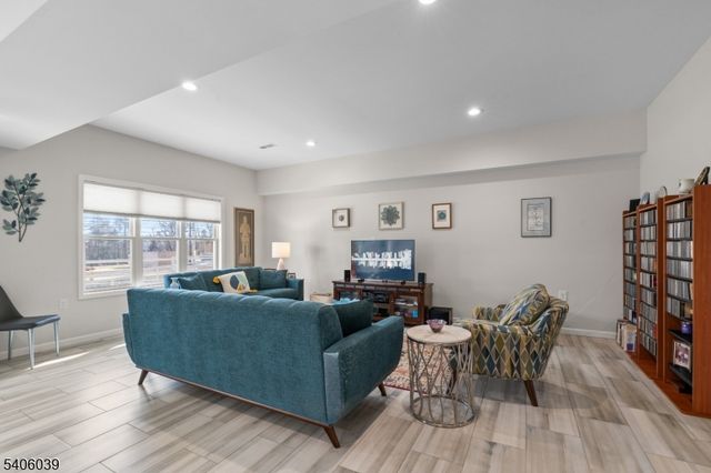 165 Lakeside Rd 8, West Milford Twp., NJ 07421