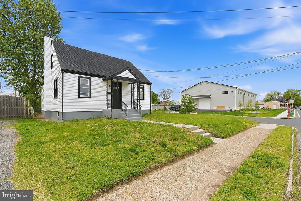 33 MORRIS AVE, Burlington, NJ 08016