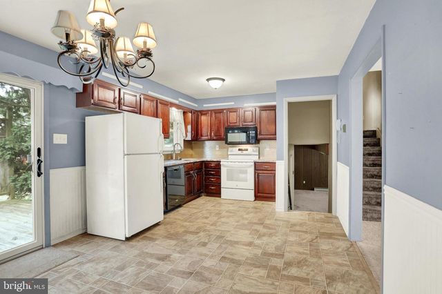 930 MAY DR, Millersburg, PA 17061