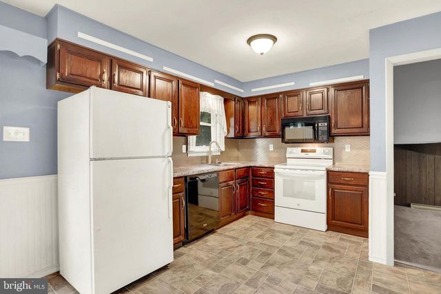 930 MAY DR, Millersburg, PA 17061
