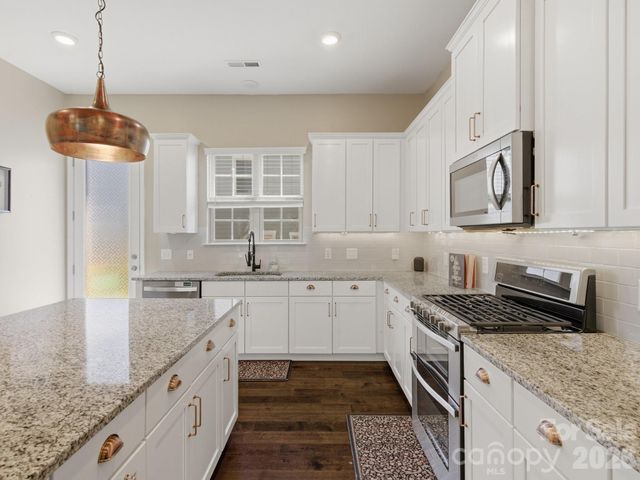 9812 Ainslie Downs Street, Charlotte, NC 28273