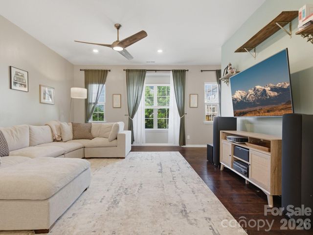 9812 Ainslie Downs Street, Charlotte, NC 28273