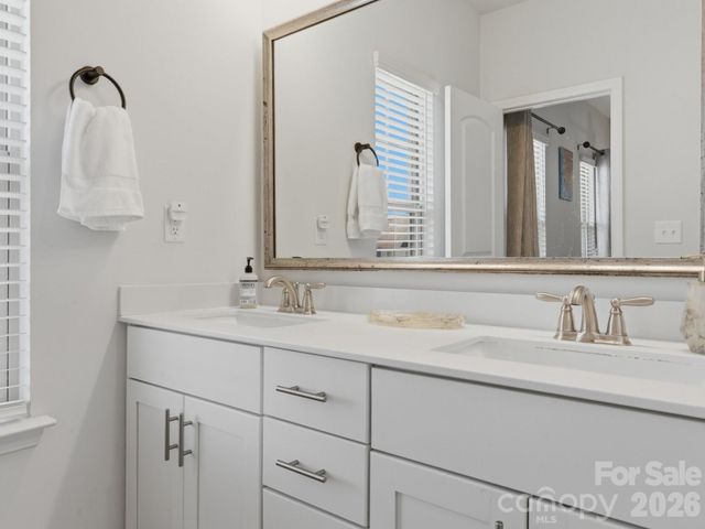 9812 Ainslie Downs Street, Charlotte, NC 28273