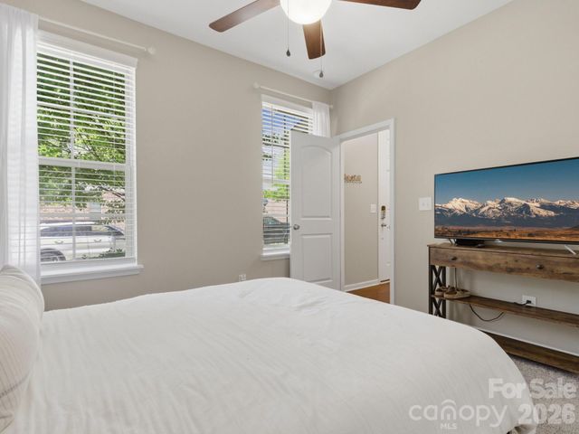 9812 Ainslie Downs Street, Charlotte, NC 28273