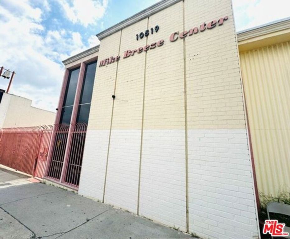 10519 S Western Avenue, Los Angeles, CA 90047