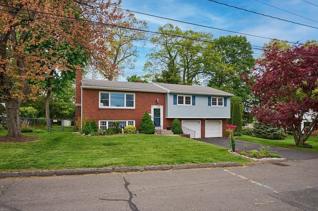 27 Mount Tom Ave., Holyoke, MA 01040