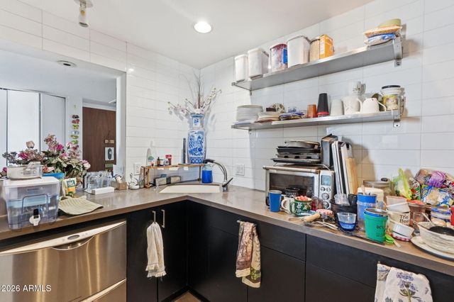 207 W CLARENDON Avenue C14, Phoenix, AZ 85013
