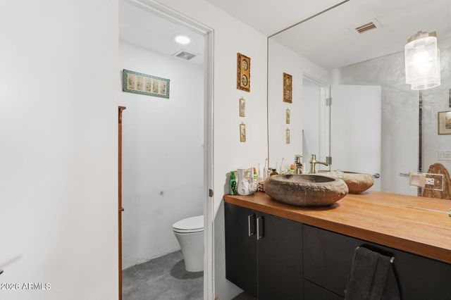 207 W CLARENDON Avenue C14, Phoenix, AZ 85013