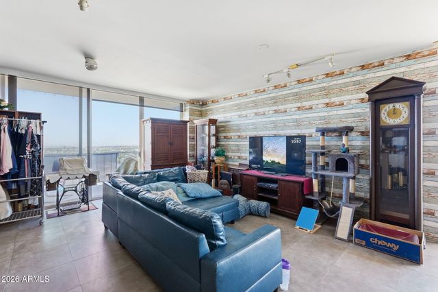 207 W CLARENDON Avenue C14, Phoenix, AZ 85013