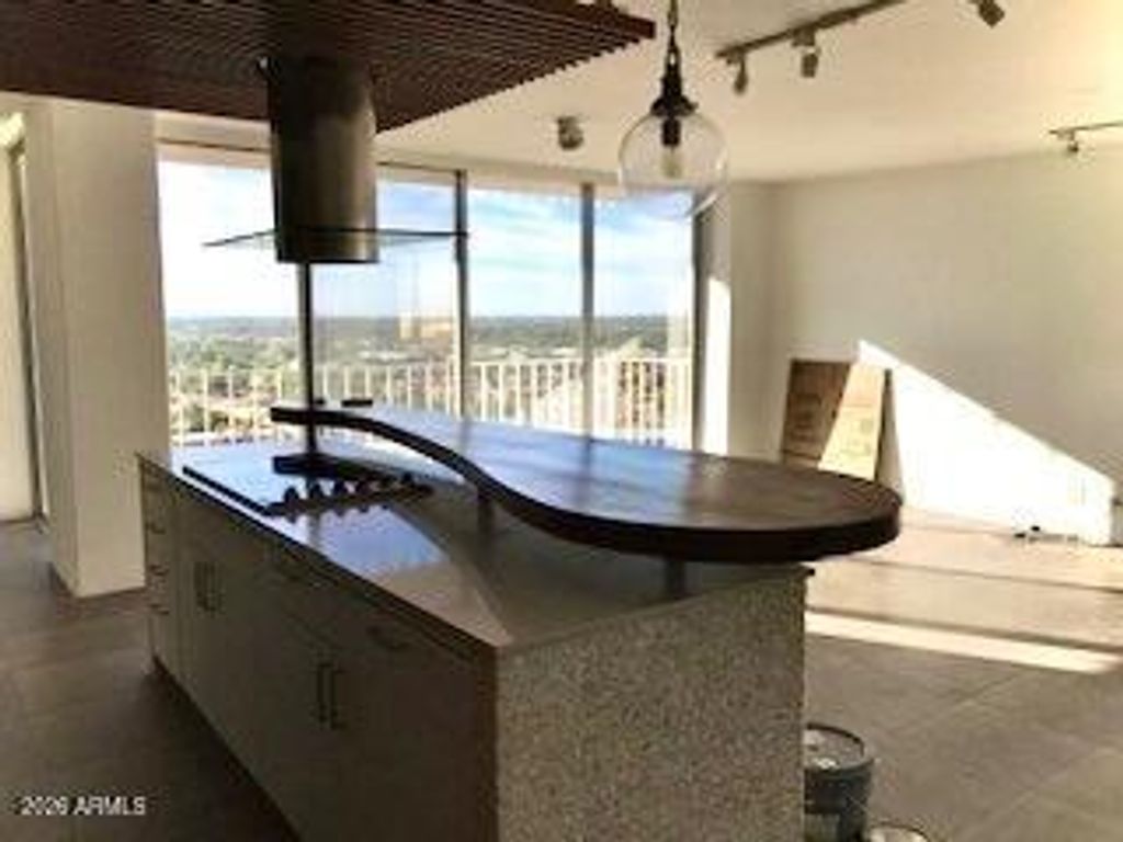 207 W CLARENDON Avenue C14, Phoenix, AZ 85013