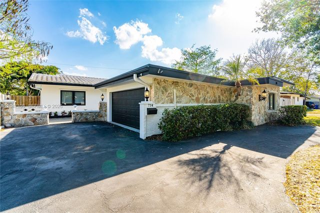 714 NE 2nd St, Pompano Beach, FL 33060