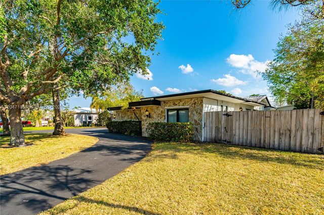 714 NE 2nd St, Pompano Beach, FL 33060